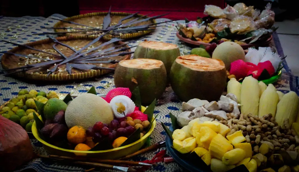 08-53-26-10__Pusaka_dan_sesaji_ 08-53-26-10__Pusaka_dan_sesaji_